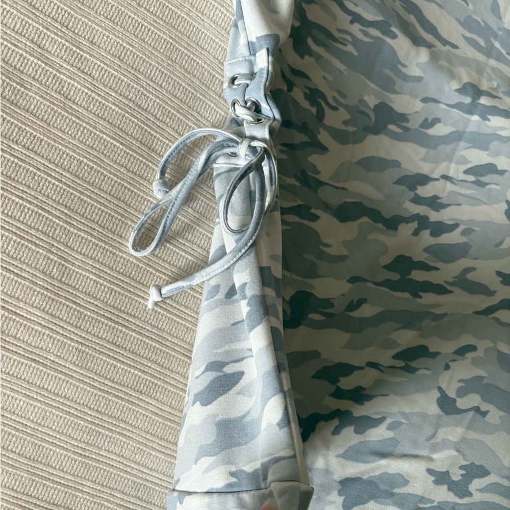 VENUS Light Gray Camo Side Tie Top. Excellent Condition Medium. - Picture 5 of 7